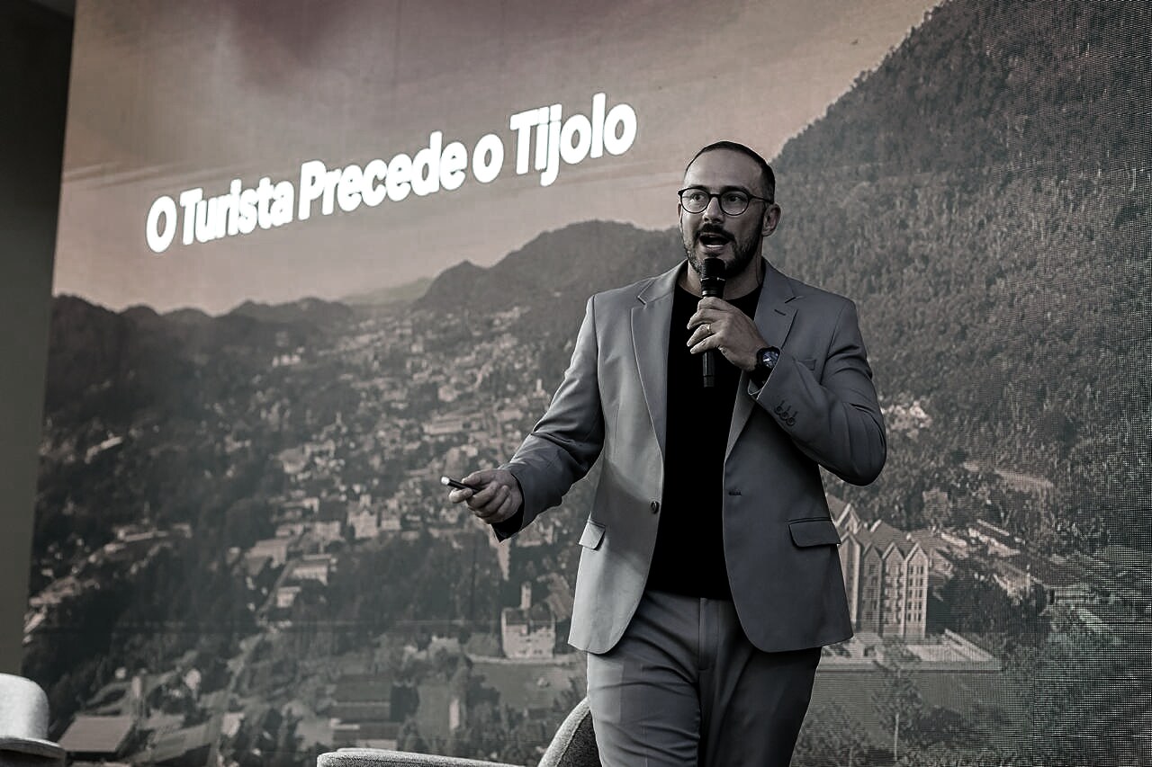 JR Ortiz em palestra