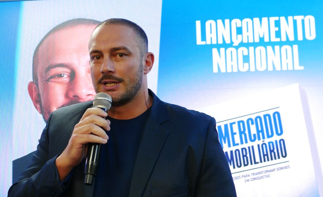 JR Ortiz falando no lançamento nacional do livro Mercado Imobiliário