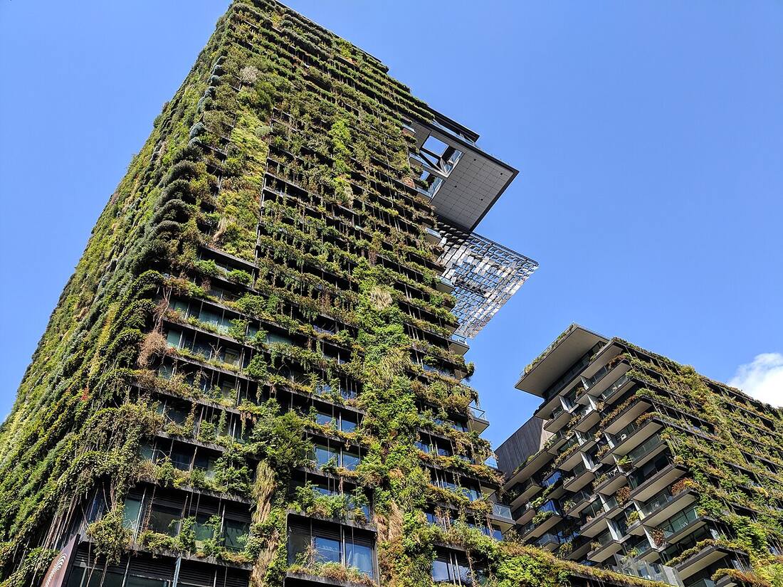 Fachada do One Central Park, em Sydney, coberta de vegetação: um dos casos do Repertório
